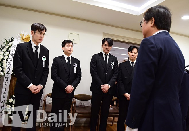 ƼºêÀ̵¥Àϸ® Æ÷Åä