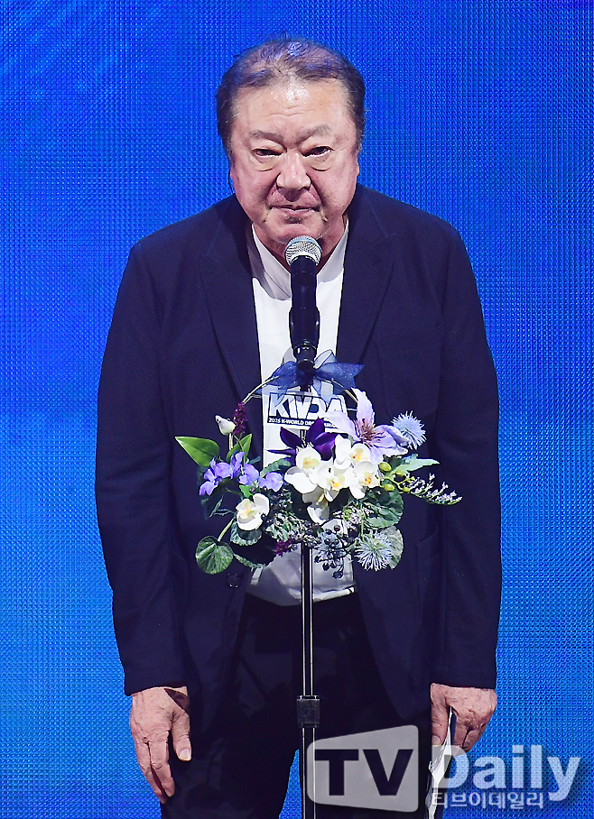 ƼºêÀ̵¥Àϸ® Æ÷Åä