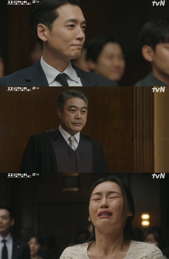 ���κ���