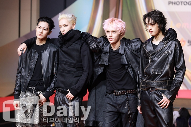 ���̿���