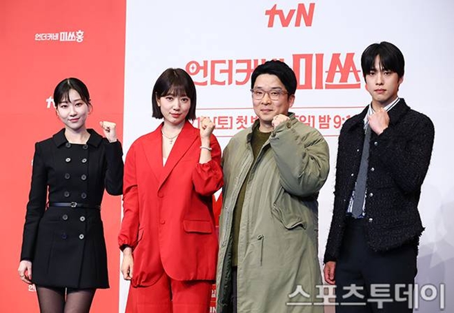 tvN ���Ŀ�� �̾�ȫ, ������ �ڽ��� �ڼ�ȣ PD ���Ѱ�