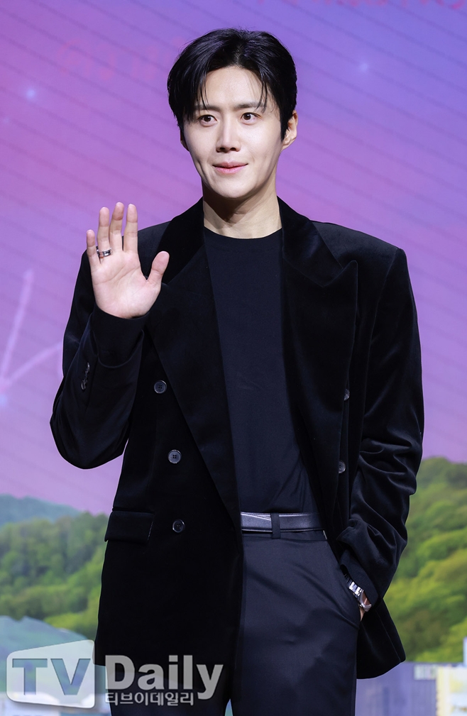 배우 김선호
