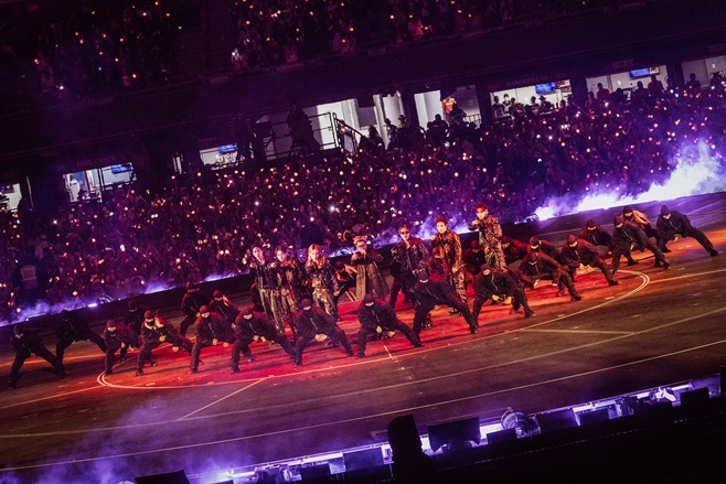 �׷� ��ź�ҳ��(BTS), ���� ���� �Ƹ��� �� �߽��� ��Ƽ