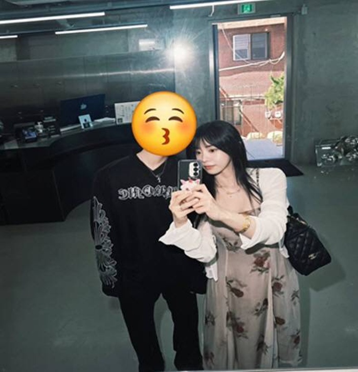 ������ SNS
