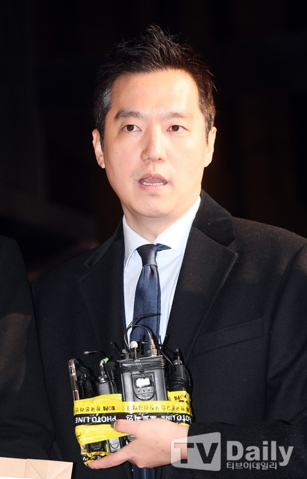 �輼��